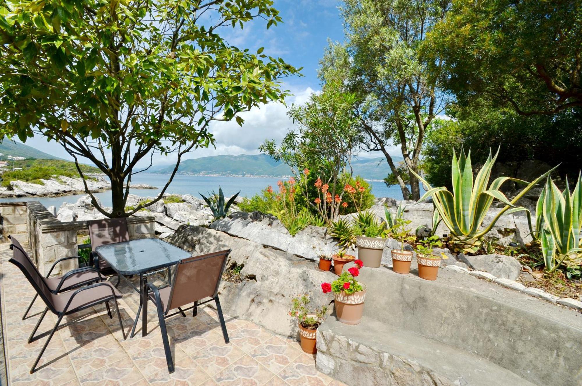 Holiday Home Brinic Тиват Экстерьер фото