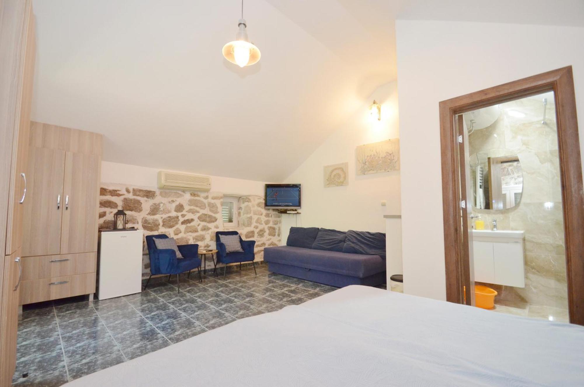 Holiday Home Brinic Тиват Экстерьер фото