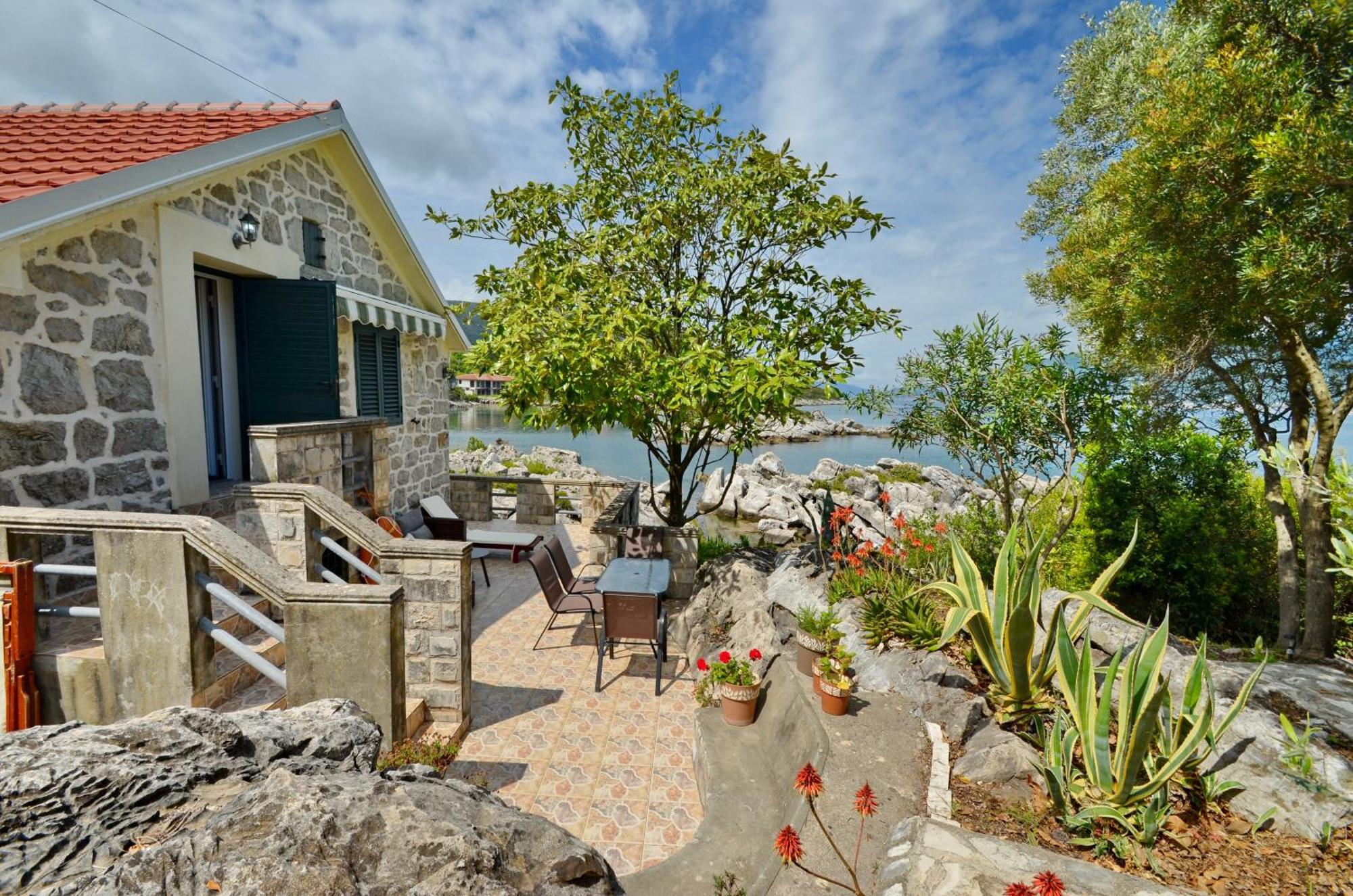 Holiday Home Brinic Тиват Экстерьер фото