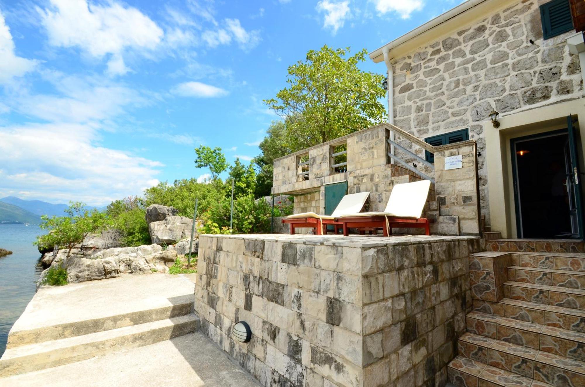 Holiday Home Brinic Тиват Экстерьер фото