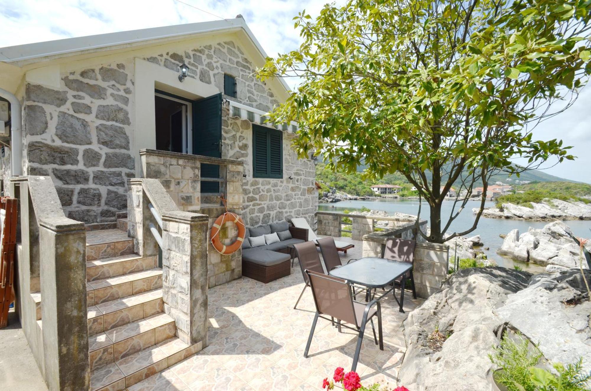 Holiday Home Brinic Тиват Экстерьер фото