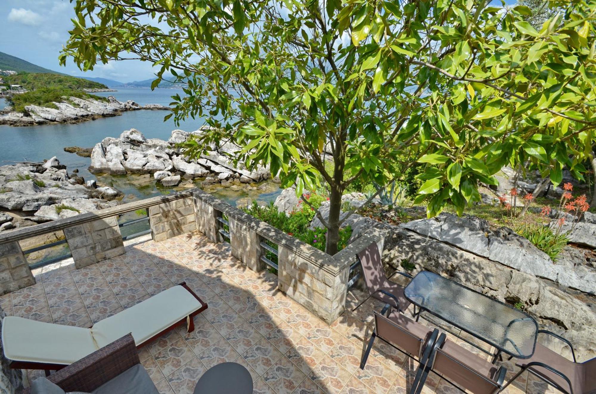 Holiday Home Brinic Тиват Экстерьер фото