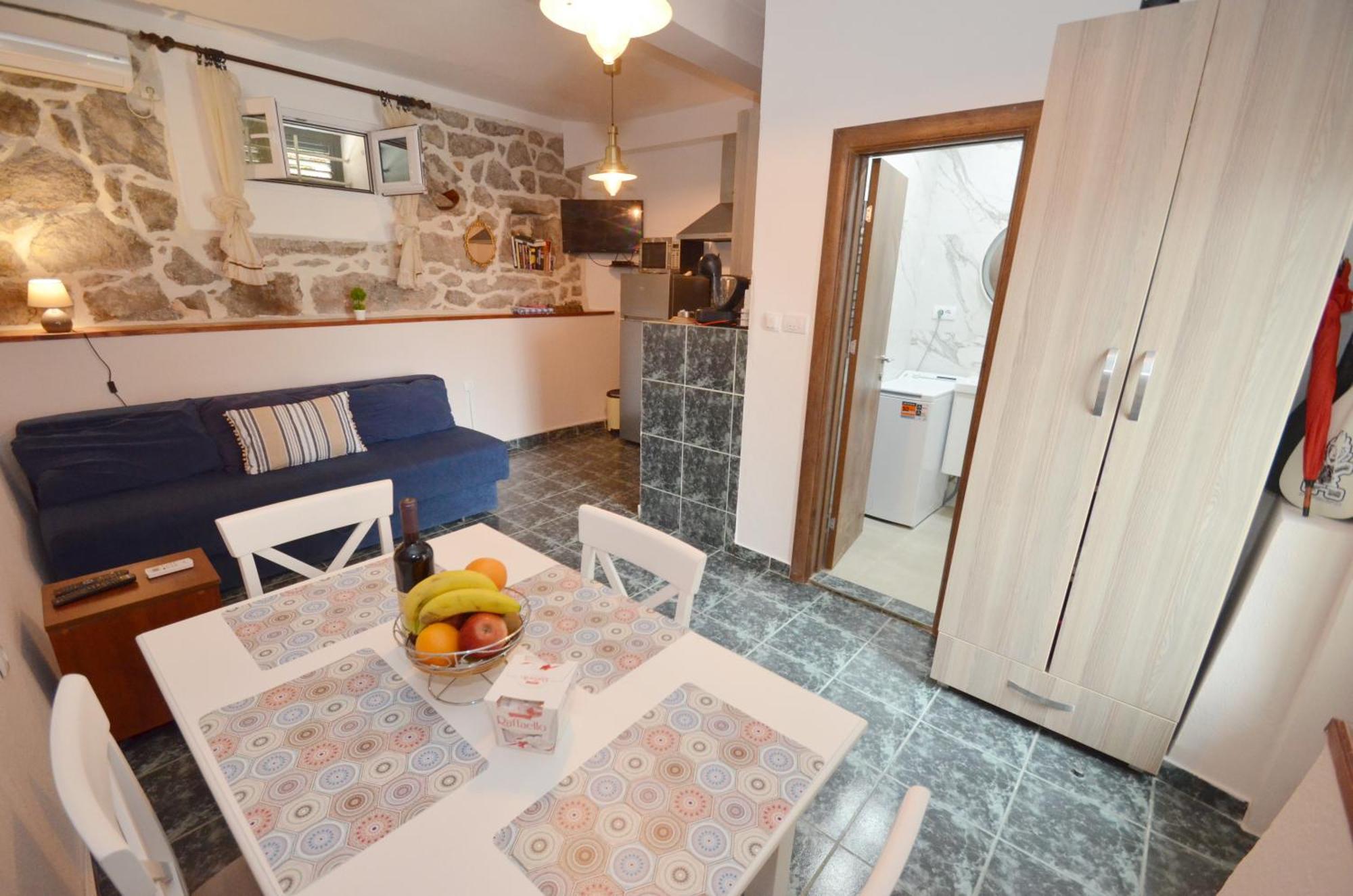 Holiday Home Brinic Тиват Экстерьер фото