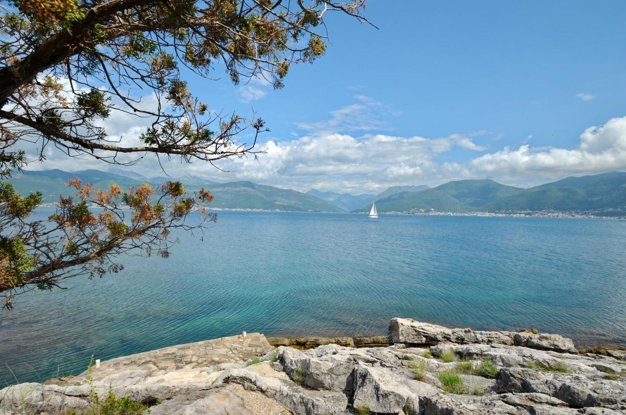 Holiday Home Brinic Тиват Экстерьер фото