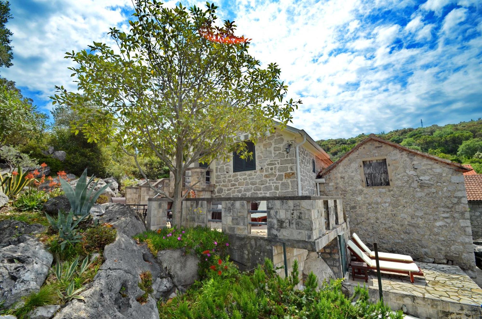Holiday Home Brinic Тиват Экстерьер фото